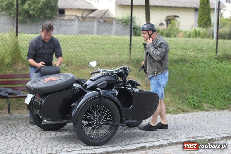 Zdjęcie w galerii na portalu naszraciborz.pl: Oldtimery zjechały dziś do Krzyżanowic  wiadomości z regionu