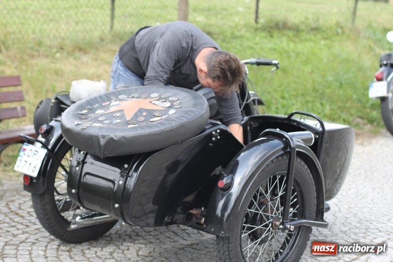 Zdjęcie w galerii na portalu naszraciborz.pl: Oldtimery zjechały dziś do Krzyżanowic  wiadomości z regionu