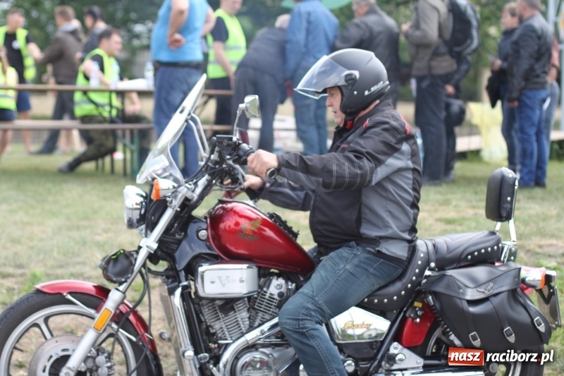 Zdjęcie w galerii na portalu naszraciborz.pl: Oldtimery zjechały dziś do Krzyżanowic  wiadomości z regionu