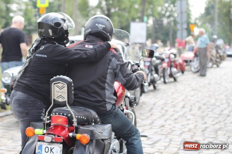 Zdjęcie w galerii na portalu naszraciborz.pl: Oldtimery zjechały dziś do Krzyżanowic  wiadomości z regionu