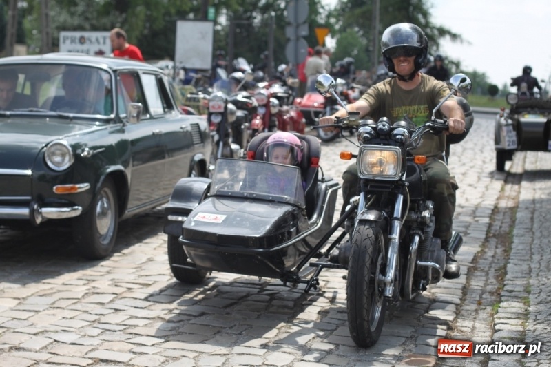 Zdjęcie w galerii na portalu naszraciborz.pl: Oldtimery zjechały dziś do Krzyżanowic  wiadomości z regionu