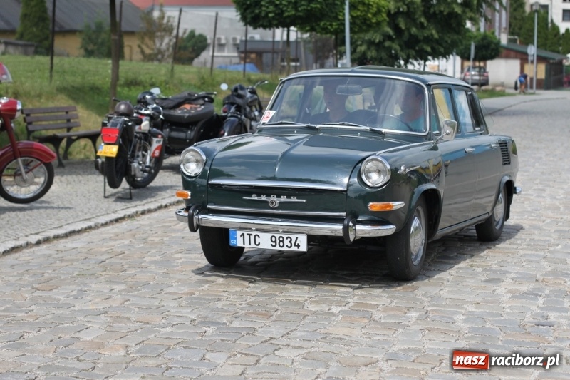 Zdjęcie w galerii na portalu naszraciborz.pl: Oldtimery zjechały dziś do Krzyżanowic  wiadomości z regionu