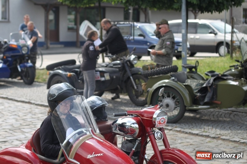 Zdjęcie w galerii na portalu naszraciborz.pl: Oldtimery zjechały dziś do Krzyżanowic  wiadomości z regionu