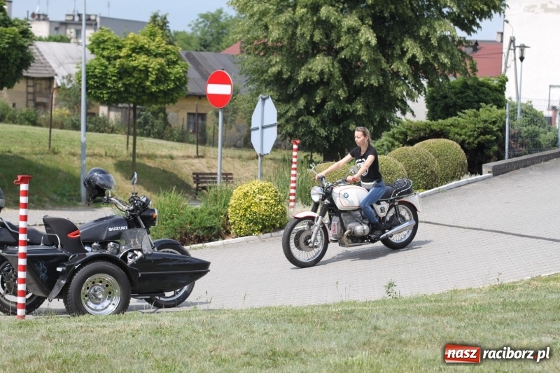 Zdjęcie w galerii na portalu naszraciborz.pl: Oldtimery zjechały dziś do Krzyżanowic  wiadomości z regionu