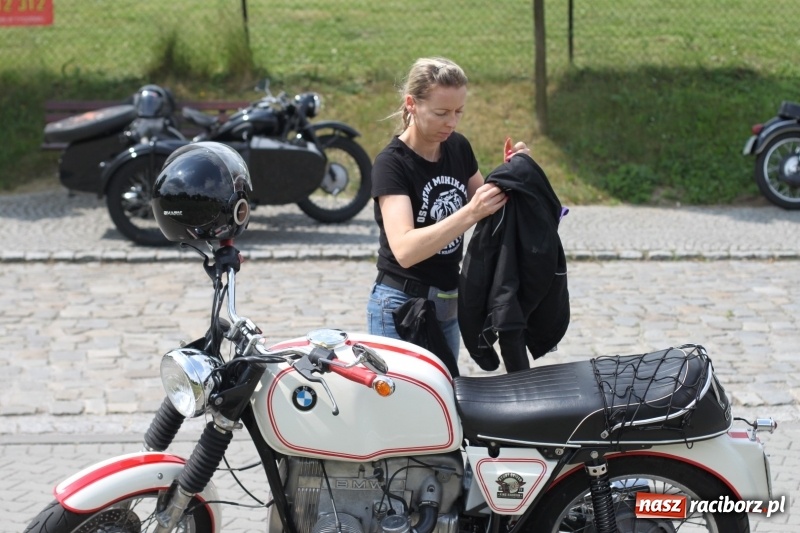 Zdjęcie w galerii na portalu naszraciborz.pl: Oldtimery zjechały dziś do Krzyżanowic  wiadomości z regionu