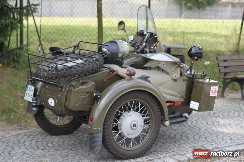 Zdjęcie w galerii na portalu naszraciborz.pl: Oldtimery zjechały dziś do Krzyżanowic  wiadomości z regionu