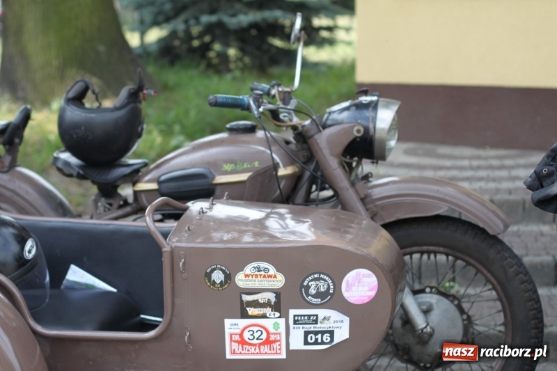 Zdjęcie w galerii na portalu naszraciborz.pl: Oldtimery zjechały dziś do Krzyżanowic  wiadomości z regionu