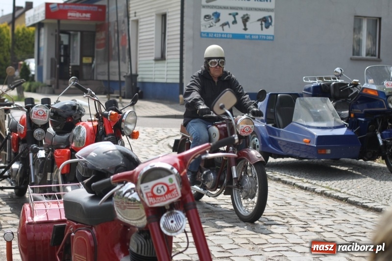 Zdjęcie w galerii na portalu naszraciborz.pl: Oldtimery zjechały dziś do Krzyżanowic  wiadomości z regionu