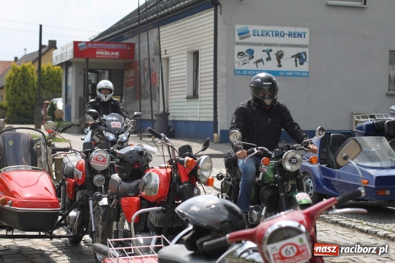 Zdjęcie w galerii na portalu naszraciborz.pl: Oldtimery zjechały dziś do Krzyżanowic  wiadomości z regionu