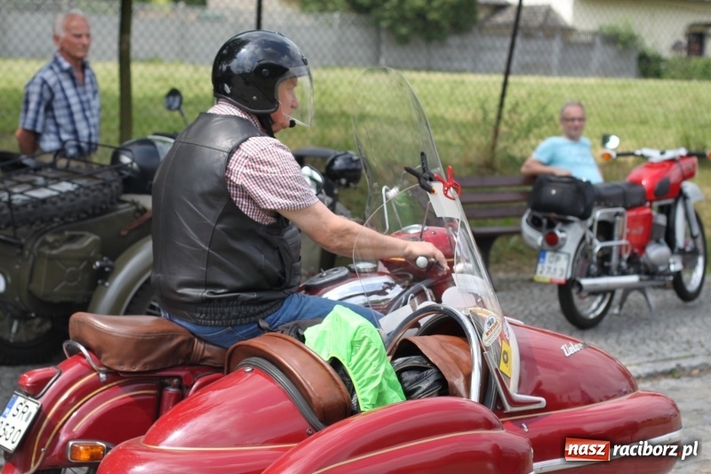 Zdjęcie w galerii na portalu naszraciborz.pl: Oldtimery zjechały dziś do Krzyżanowic  wiadomości z regionu