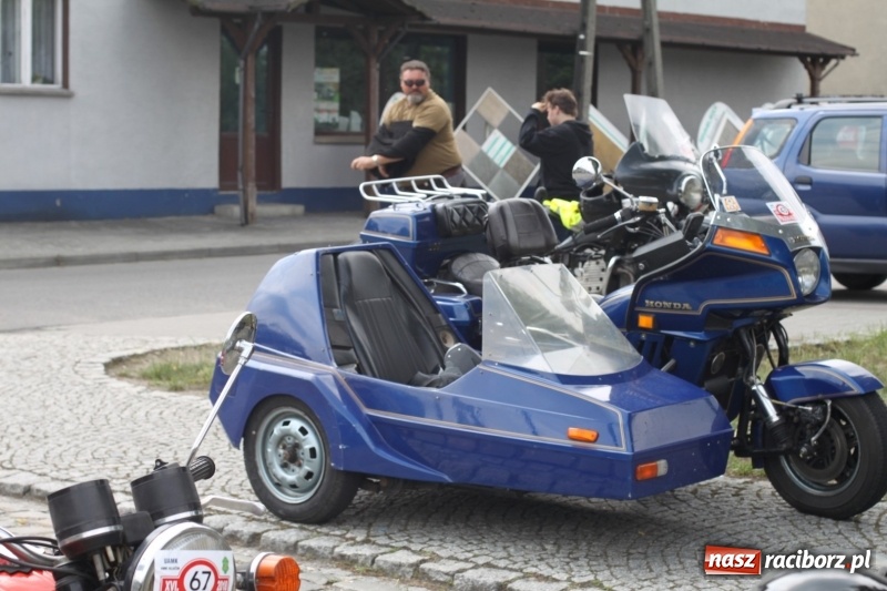 Zdjęcie w galerii na portalu naszraciborz.pl: Oldtimery zjechały dziś do Krzyżanowic  wiadomości z regionu