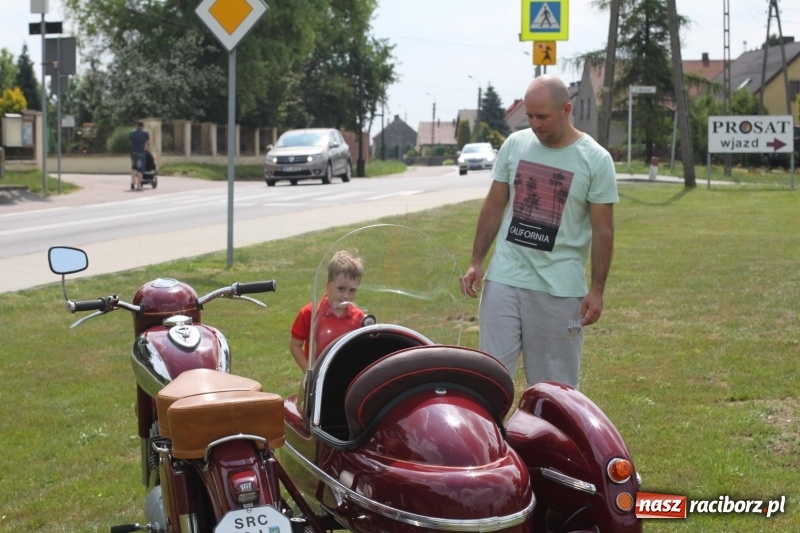 Zdjęcie w galerii na portalu naszraciborz.pl: Oldtimery zjechały dziś do Krzyżanowic  wiadomości z regionu