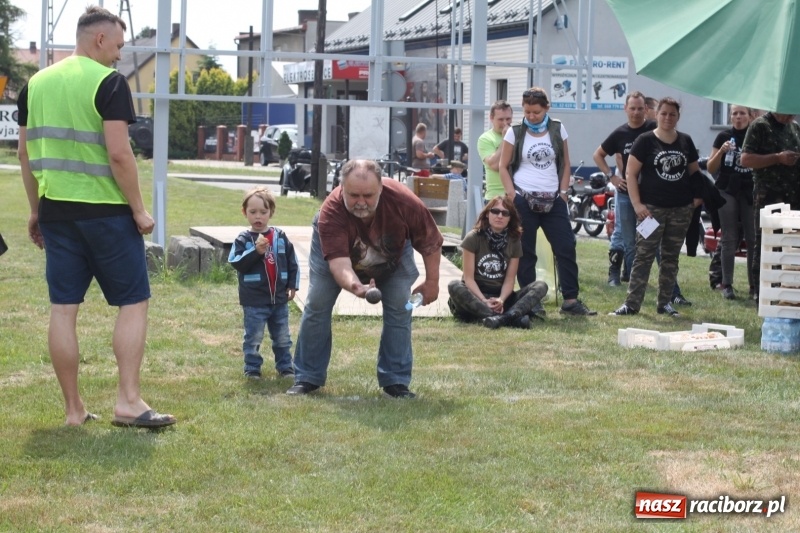 Zdjęcie w galerii na portalu naszraciborz.pl: Oldtimery zjechały dziś do Krzyżanowic  wiadomości z regionu