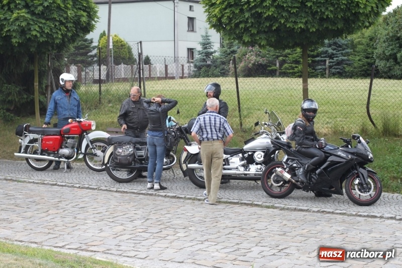 Zdjęcie w galerii na portalu naszraciborz.pl: Oldtimery zjechały dziś do Krzyżanowic  wiadomości z regionu