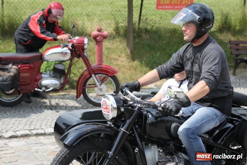 Zdjęcie w galerii na portalu naszraciborz.pl: Oldtimery zjechały dziś do Krzyżanowic  wiadomości z regionu