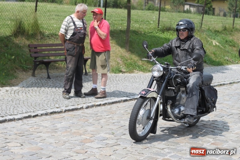 Zdjęcie w galerii na portalu naszraciborz.pl: Oldtimery zjechały dziś do Krzyżanowic  wiadomości z regionu