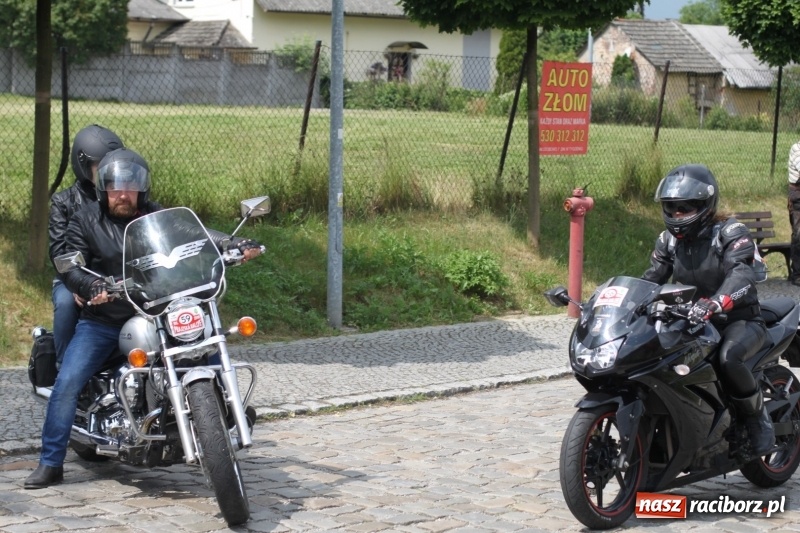 Zdjęcie w galerii na portalu naszraciborz.pl: Oldtimery zjechały dziś do Krzyżanowic  wiadomości z regionu