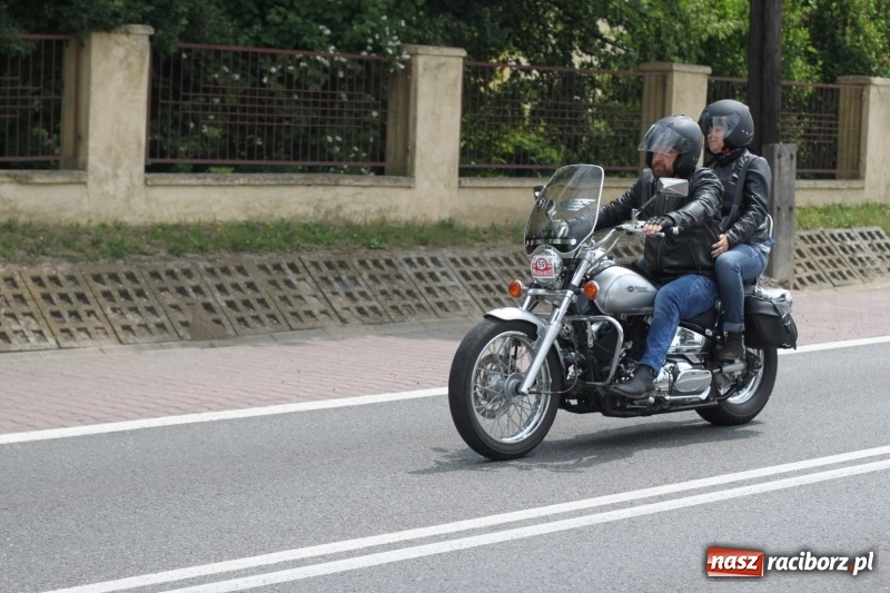 Zdjęcie w galerii na portalu naszraciborz.pl: Oldtimery zjechały dziś do Krzyżanowic  wiadomości z regionu