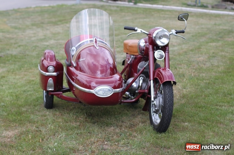 Zdjęcie w galerii na portalu naszraciborz.pl: Oldtimery zjechały dziś do Krzyżanowic  wiadomości z regionu