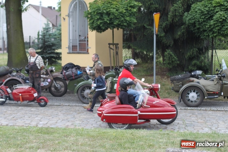 Zdjęcie w galerii na portalu naszraciborz.pl: Oldtimery zjechały dziś do Krzyżanowic  wiadomości z regionu