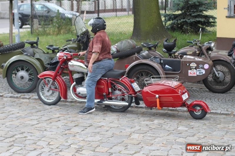 Zdjęcie w galerii na portalu naszraciborz.pl: Oldtimery zjechały dziś do Krzyżanowic  wiadomości z regionu