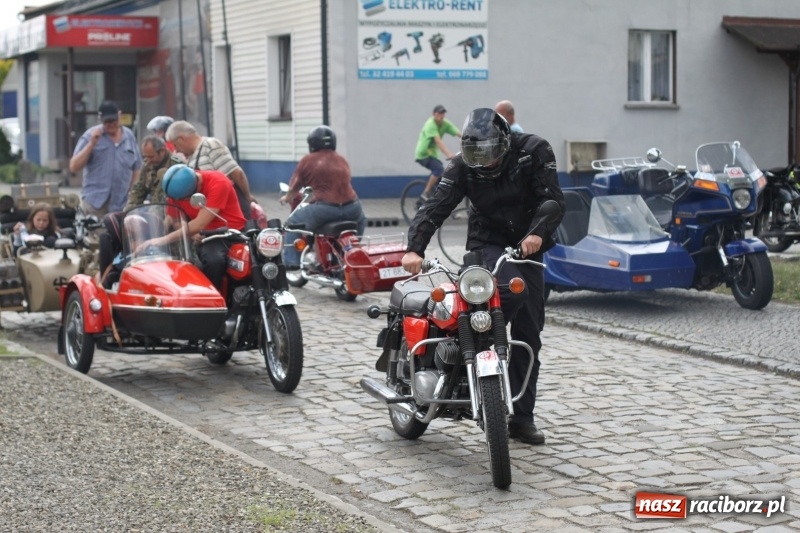 Zdjęcie w galerii na portalu naszraciborz.pl: Oldtimery zjechały dziś do Krzyżanowic  wiadomości z regionu