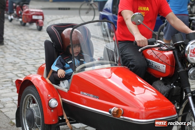 Zdjęcie w galerii na portalu naszraciborz.pl: Oldtimery zjechały dziś do Krzyżanowic  wiadomości z regionu
