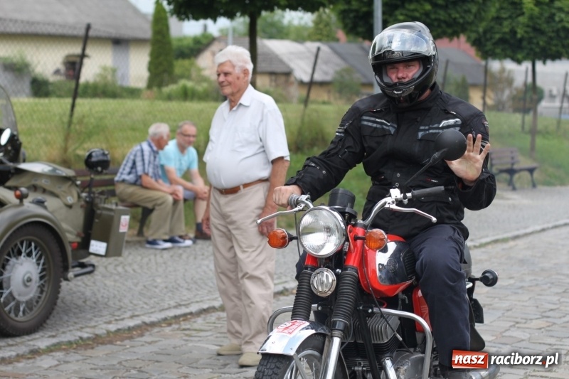 Zdjęcie w galerii na portalu naszraciborz.pl: Oldtimery zjechały dziś do Krzyżanowic  wiadomości z regionu