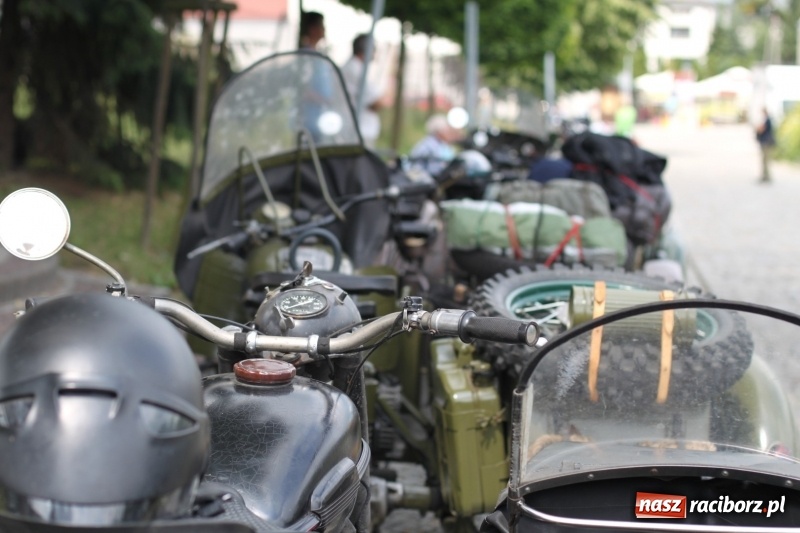 Zdjęcie w galerii na portalu naszraciborz.pl: Oldtimery zjechały dziś do Krzyżanowic  wiadomości z regionu