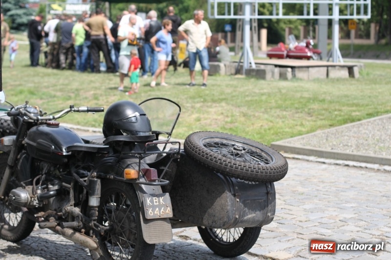 Zdjęcie w galerii na portalu naszraciborz.pl: Oldtimery zjechały dziś do Krzyżanowic  wiadomości z regionu