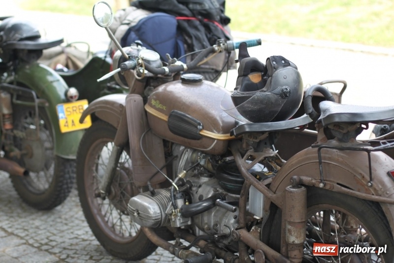 Zdjęcie w galerii na portalu naszraciborz.pl: Oldtimery zjechały dziś do Krzyżanowic  wiadomości z regionu