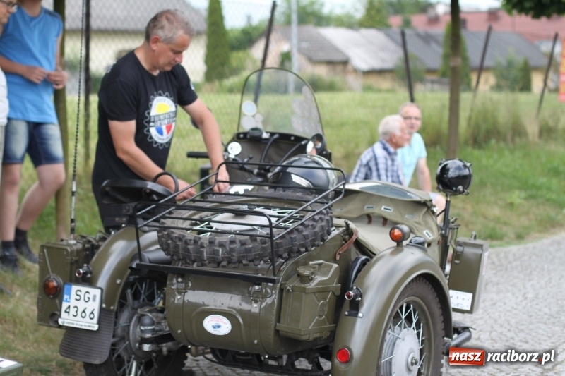 Zdjęcie w galerii na portalu naszraciborz.pl: Oldtimery zjechały dziś do Krzyżanowic  wiadomości z regionu