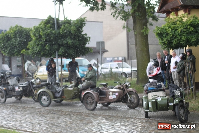 Zdjęcie w galerii na portalu naszraciborz.pl: Oldtimery zjechały dziś do Krzyżanowic  wiadomości z regionu