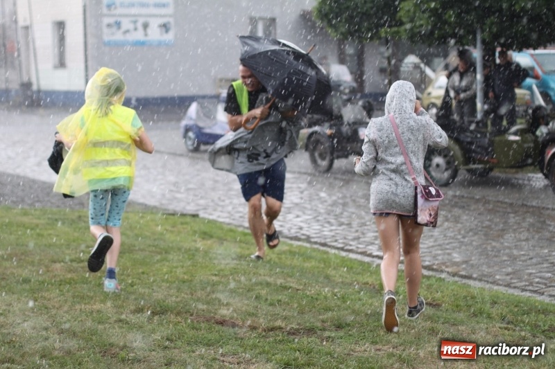 Zdjęcie w galerii na portalu naszraciborz.pl: Oldtimery zjechały dziś do Krzyżanowic  wiadomości z regionu