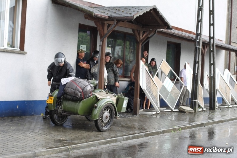 Zdjęcie w galerii na portalu naszraciborz.pl: Oldtimery zjechały dziś do Krzyżanowic  wiadomości z regionu