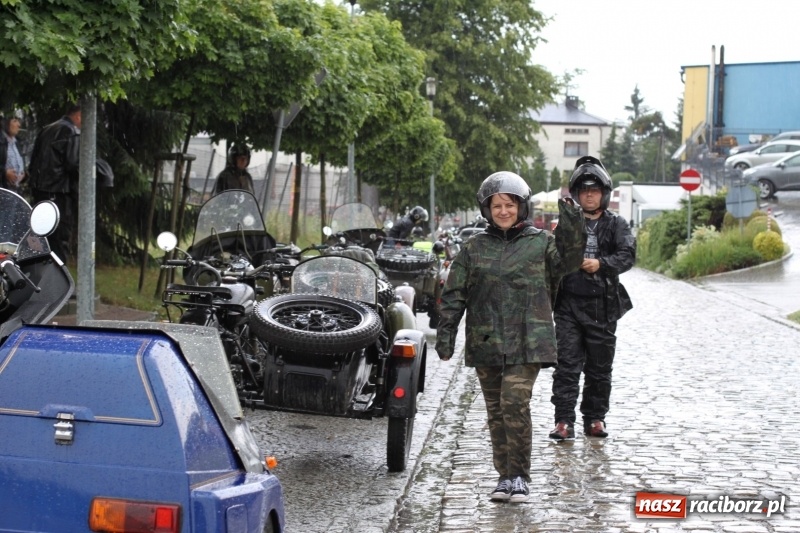 Zdjęcie w galerii na portalu naszraciborz.pl: Oldtimery zjechały dziś do Krzyżanowic  wiadomości z regionu