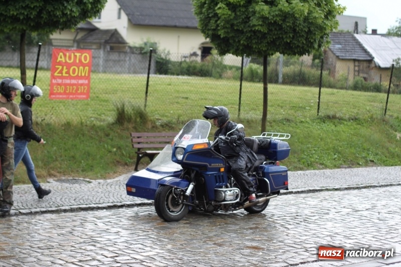 Zdjęcie w galerii na portalu naszraciborz.pl: Oldtimery zjechały dziś do Krzyżanowic  wiadomości z regionu
