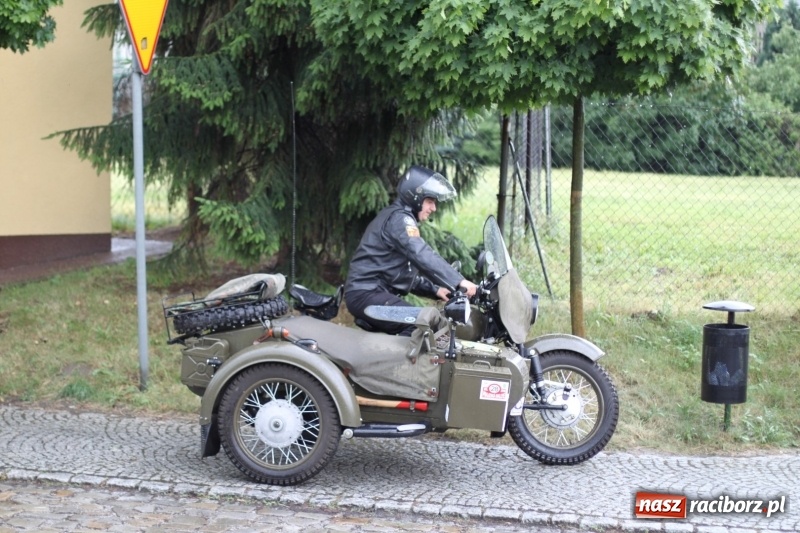Zdjęcie w galerii na portalu naszraciborz.pl: Oldtimery zjechały dziś do Krzyżanowic  wiadomości z regionu