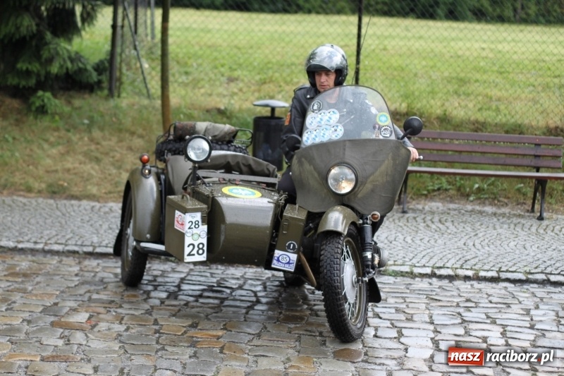 Zdjęcie w galerii na portalu naszraciborz.pl: Oldtimery zjechały dziś do Krzyżanowic  wiadomości z regionu
