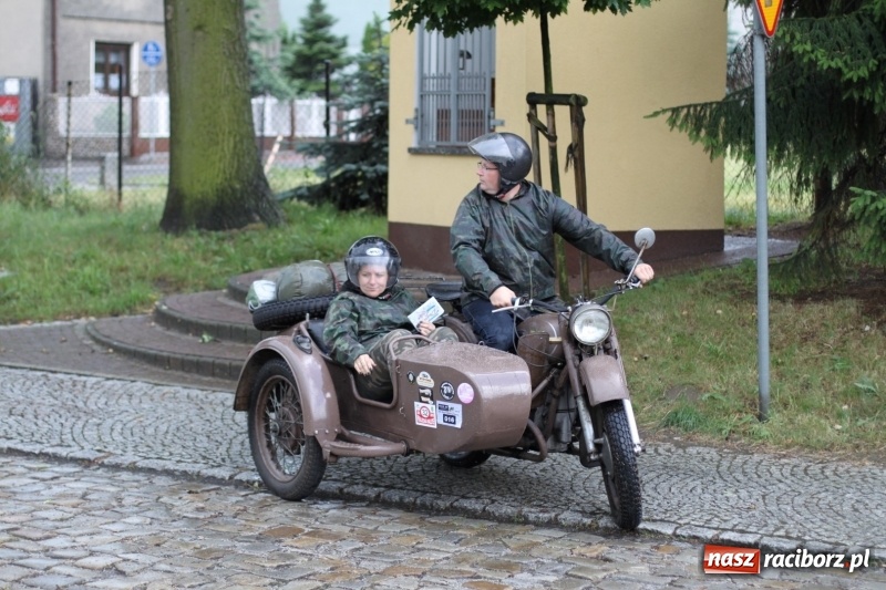 Zdjęcie w galerii na portalu naszraciborz.pl: Oldtimery zjechały dziś do Krzyżanowic  wiadomości z regionu