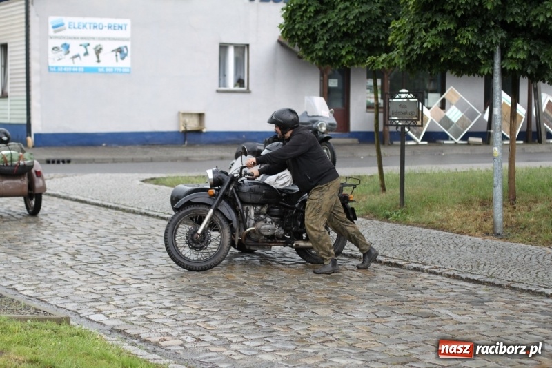 Zdjęcie w galerii na portalu naszraciborz.pl: Oldtimery zjechały dziś do Krzyżanowic  wiadomości z regionu