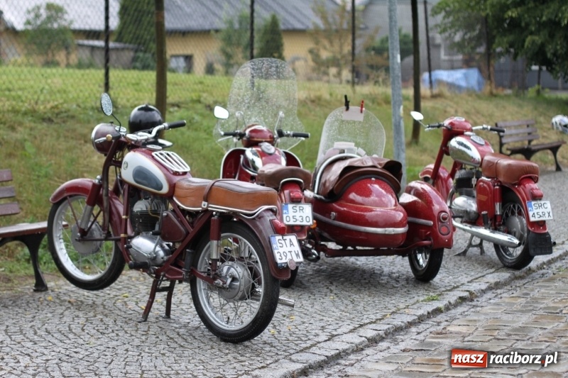 Zdjęcie w galerii na portalu naszraciborz.pl: Oldtimery zjechały dziś do Krzyżanowic  wiadomości z regionu