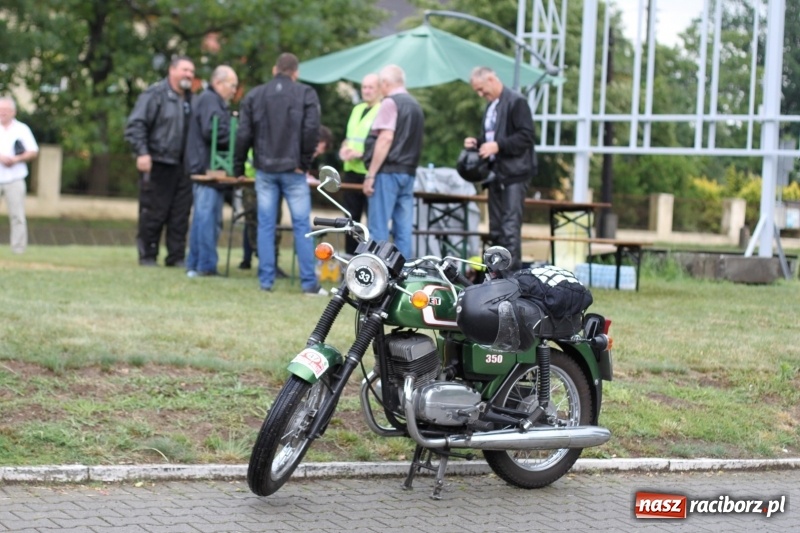 Zdjęcie w galerii na portalu naszraciborz.pl: Oldtimery zjechały dziś do Krzyżanowic  wiadomości z regionu