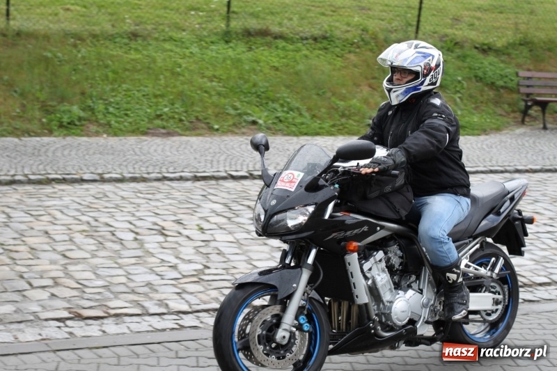 Zdjęcie w galerii na portalu naszraciborz.pl: Oldtimery zjechały dziś do Krzyżanowic  wiadomości z regionu