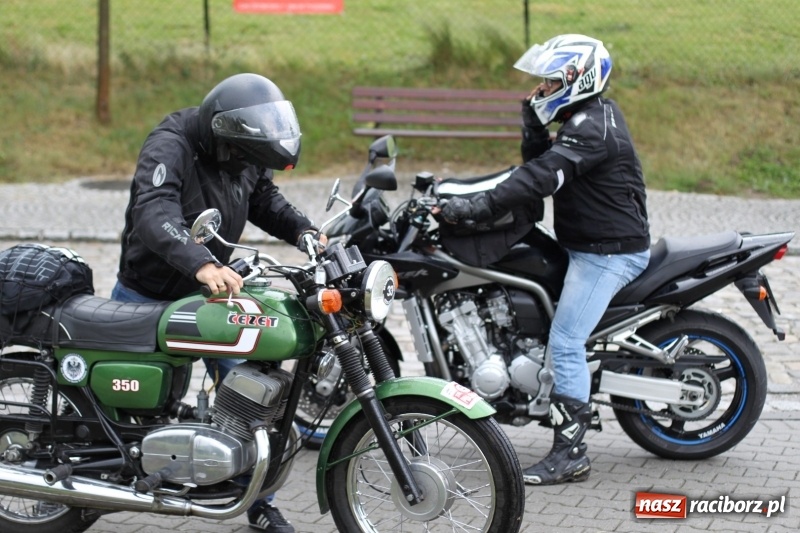 Zdjęcie w galerii na portalu naszraciborz.pl: Oldtimery zjechały dziś do Krzyżanowic  wiadomości z regionu