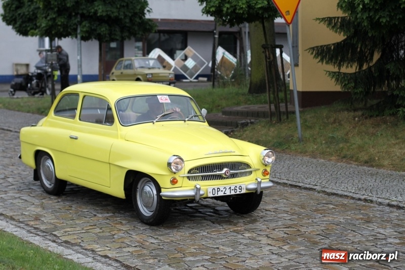 Zdjęcie w galerii na portalu naszraciborz.pl: Oldtimery zjechały dziś do Krzyżanowic  wiadomości z regionu