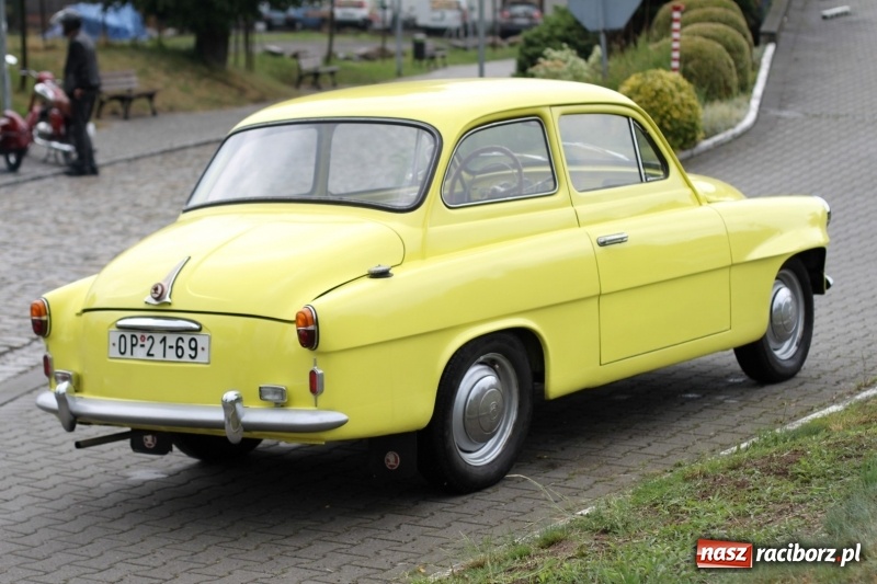 Zdjęcie w galerii na portalu naszraciborz.pl: Oldtimery zjechały dziś do Krzyżanowic  wiadomości z regionu