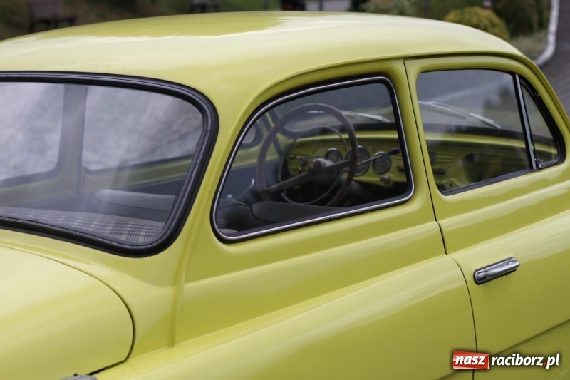 Zdjęcie w galerii na portalu naszraciborz.pl: Oldtimery zjechały dziś do Krzyżanowic  wiadomości z regionu