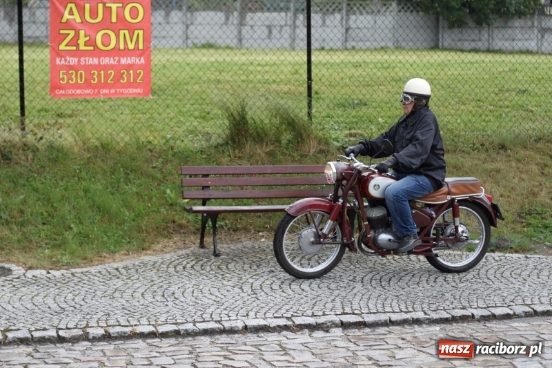 Zdjęcie w galerii na portalu naszraciborz.pl: Oldtimery zjechały dziś do Krzyżanowic  wiadomości z regionu
