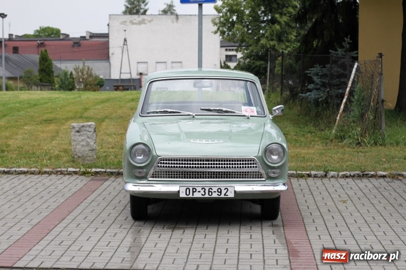 Zdjęcie w galerii na portalu naszraciborz.pl: Oldtimery zjechały dziś do Krzyżanowic  wiadomości z regionu